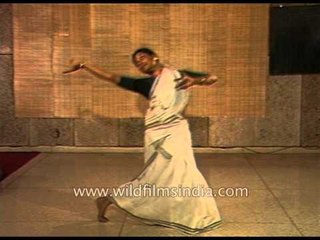 Bharati Shivaji, an exponent of Mohiniattam performs Cholkettu
