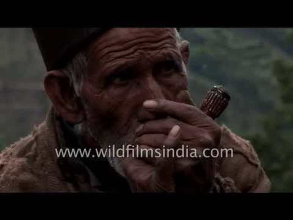 Jaunsari man creates friction fire to light up his chillum