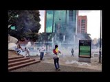 Guardia Nacional ataca a estudiantes con bombas lacrimógenas luego de manifestación en Caracas