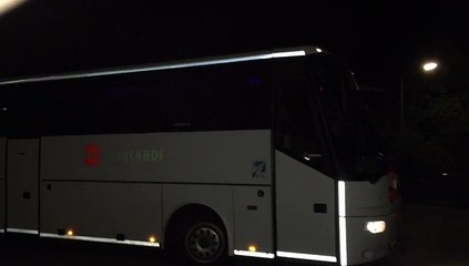 Vluchtelingen komen aan in Leek - RTV Noord