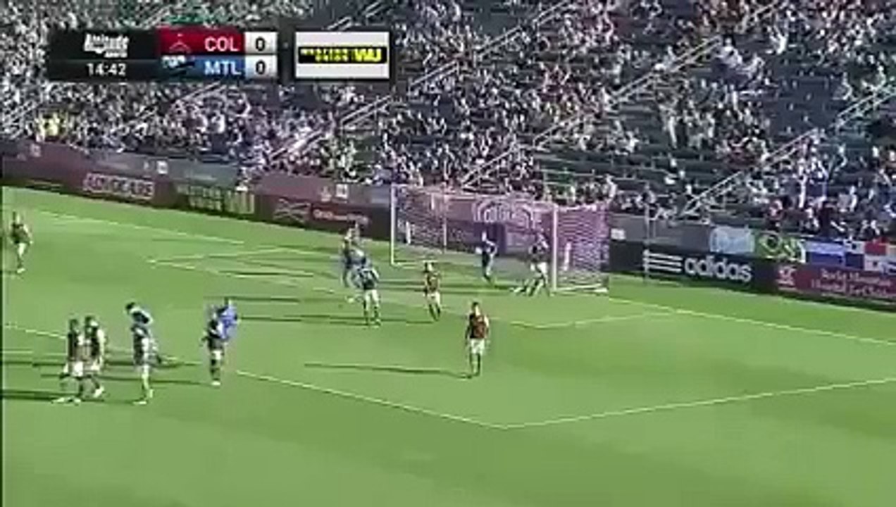 Superbe coup franc de Didier Drogba