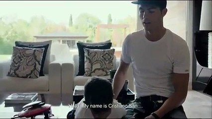 Cristiano Ronaldo teaching his son what his full name is. - vidéo HD