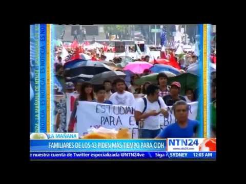 Familiares recuerdan a los 43 normalistas desaparecidos hace 11 meses en Iguala, México