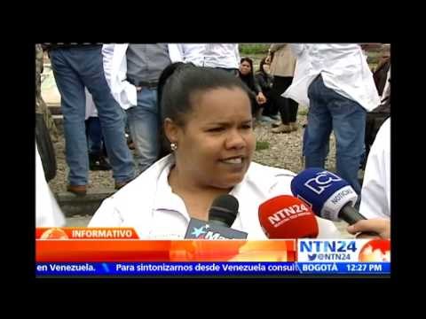 Médicos cubanos protestan en Bogotá por retraso en entrega de visas del Gobierno de EE.UU.