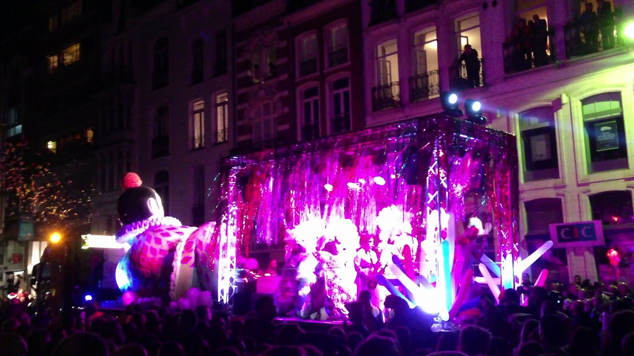Lille-3000-Parade-(2015-09-26)-Rue-Nationale-Partie-1