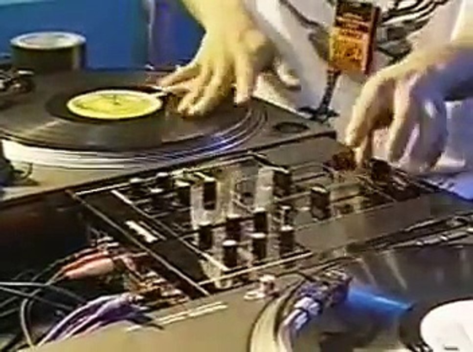 DJ Q Bert Freestyle (all that scratching is making me itch) Turntable