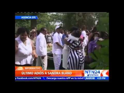 Familiares y amigos de afroamericana hallada muerta en cárcel de Texas le dan el último adiós