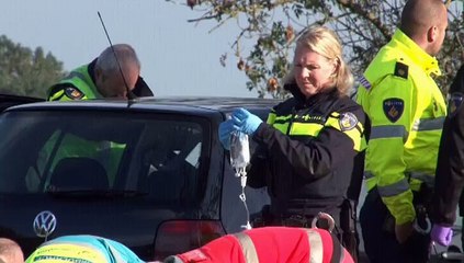 Ernstig ongeluk: auto rijdt voetganger aan in Waterhuizen - RTV Noord