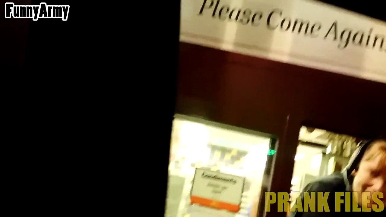 DRIVE THROUGH SPIDER PRANK!!( SHE PEED HER PANTS!! )