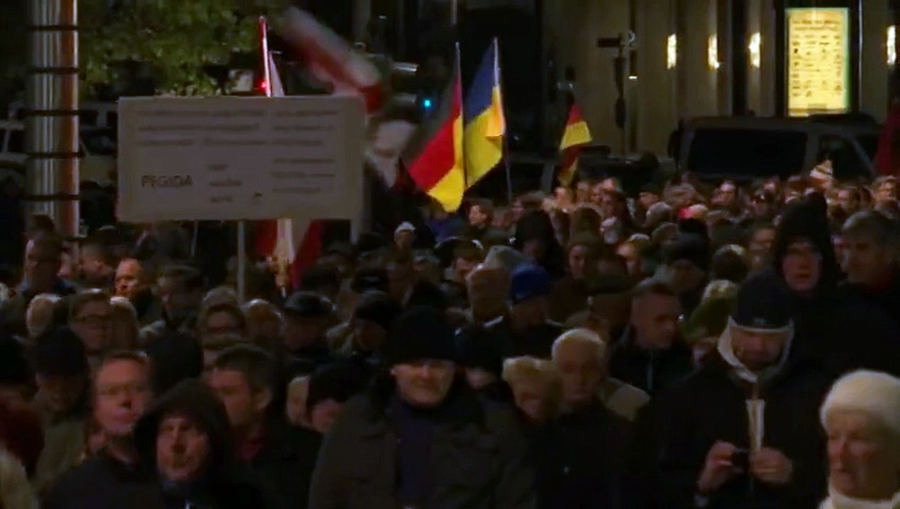 Allemagne: les populistes de Pegida manifestent...
