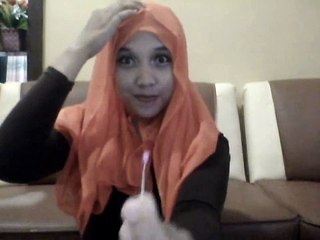 Cara memakai jilbab Segi Empat Modern -