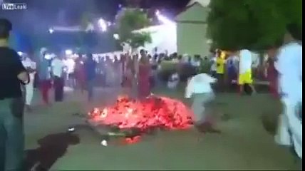 Ateşe Balıklama Atladı