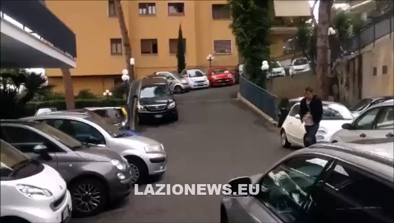 13-10-2015 De Vrij in clinica per accertamenti al ginocchio