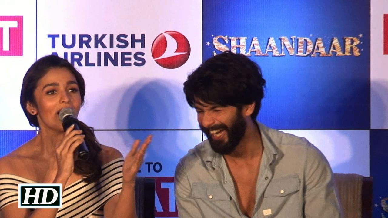 Watch Actors Shahid and Alia Make Fun of Reporters
