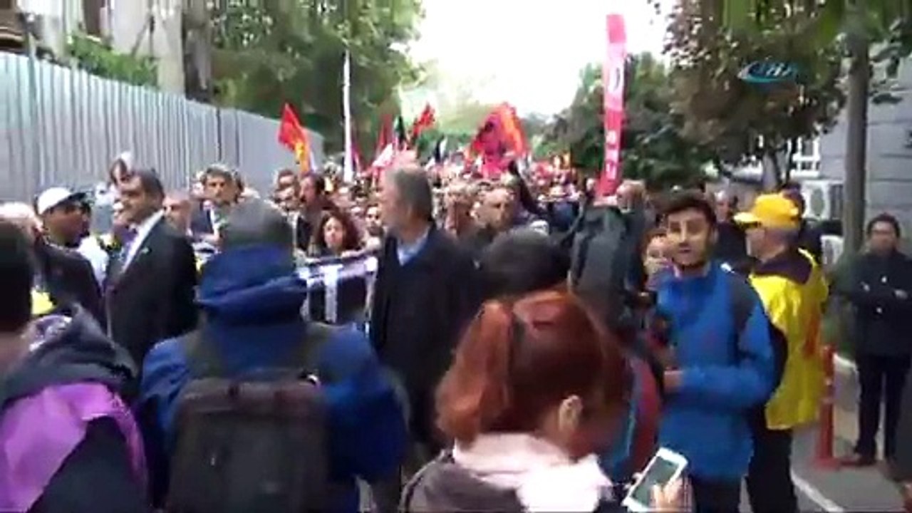 İstanbul’da eylemciler polise saldırdı