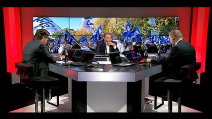 Commissaires et policiers main dans la main pour exprimer leur ras-le-bol