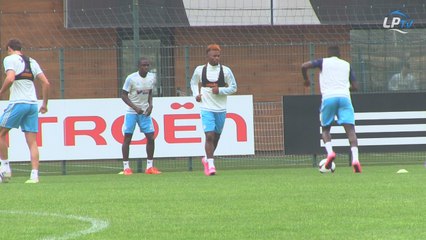 Entrainement : la nouvelle coupe de cheveux bizarre de Nkoudou !