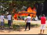 MICRO-ÔNIBUS EM CHAMAS