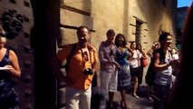 Turista canta O Sole Mio con artista callejero