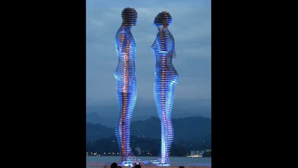 La tragedia dell'amore rappresentata da due statue che si incrociano ogni giorno