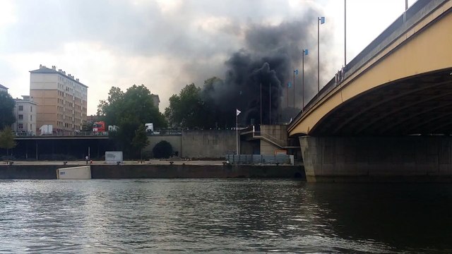 Un conteneur mis à la Seine par les forains mécontents à Rouen