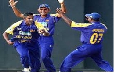 Funniest Cricket Catch Ever by Chaminda vaas