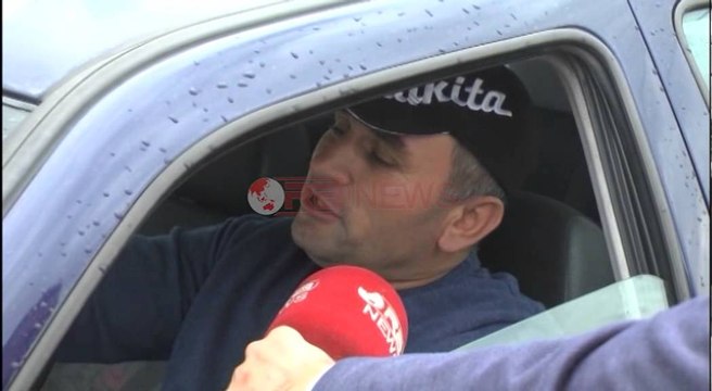 Durrës , Banorët ankohen: Paguajmë taksa, por rrugët janë me gropa e puseta të hapura- Ora News