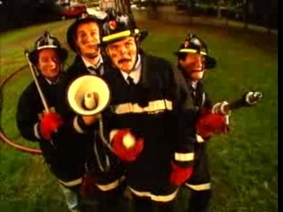 Les gros cons - le pompier