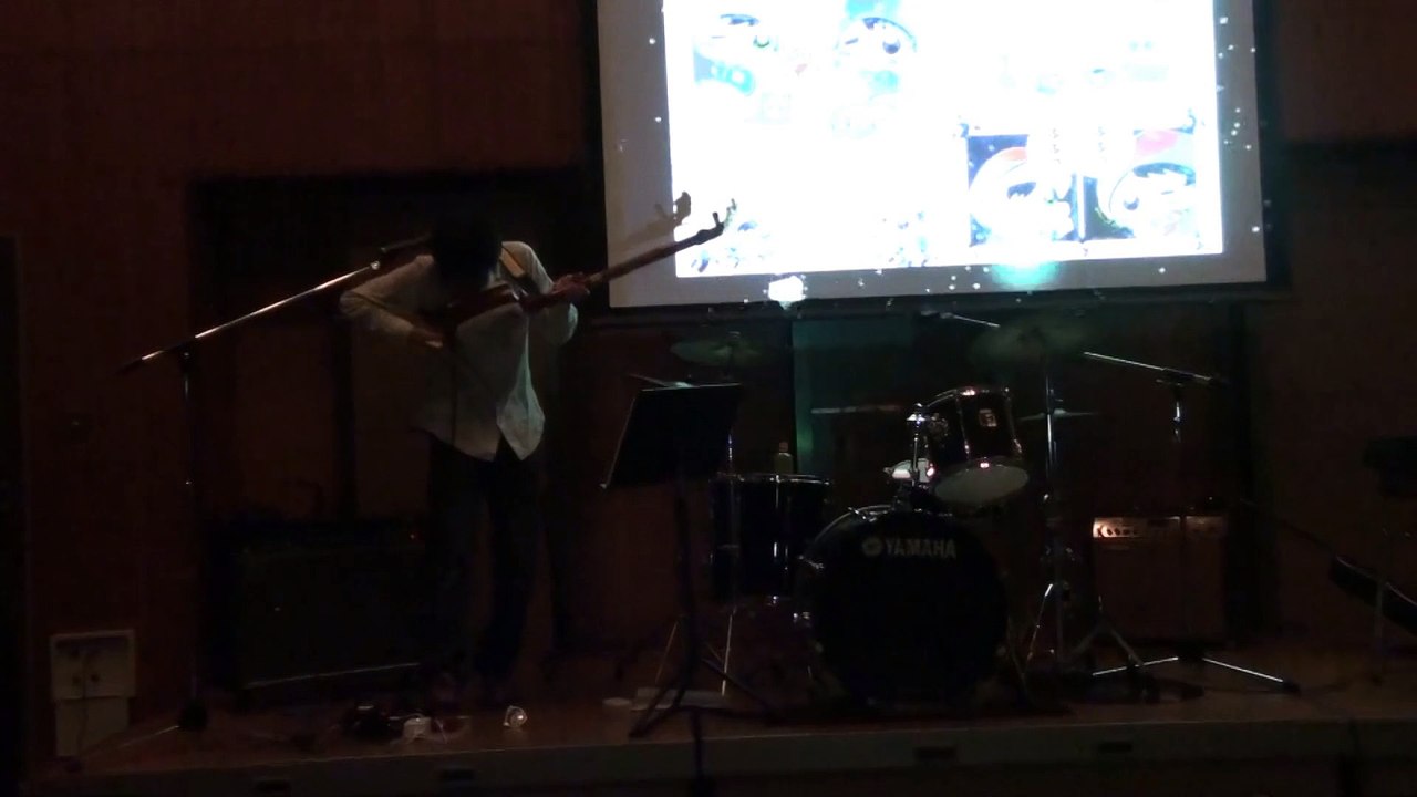 ライブ中に下痢になり、ドラムセットの上で脱糞する伝説の三味線曲！