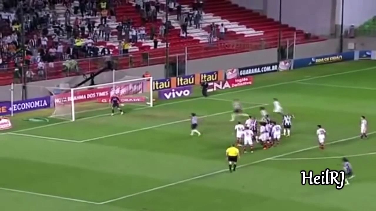 Ronaldinho Two Amazing Free Kicks Goals vs Fluminense - 04.09.2013