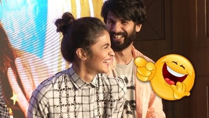 Alia Bhatt & Shahid Kapoor Crack Adult Jokes in Public