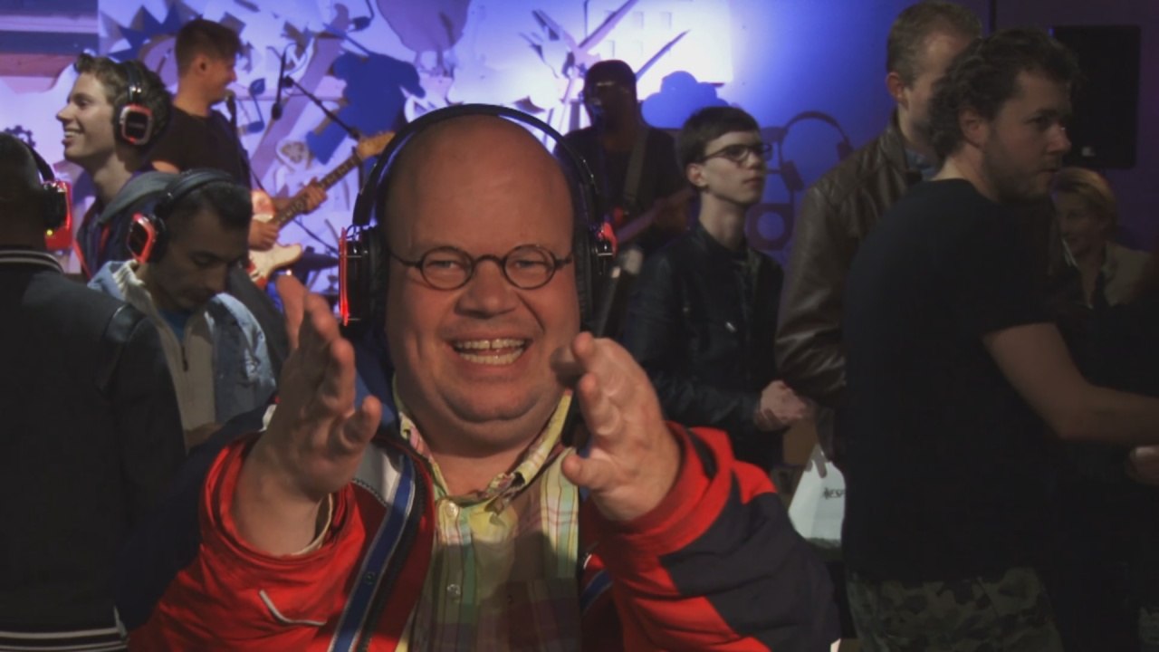 Shuffle dating: Breaking the ice on the dance floor