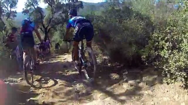 2015 - 10 LCO Gopro Roc Azur Samedi (5) - grosse descente technique et rapide derrière romuald