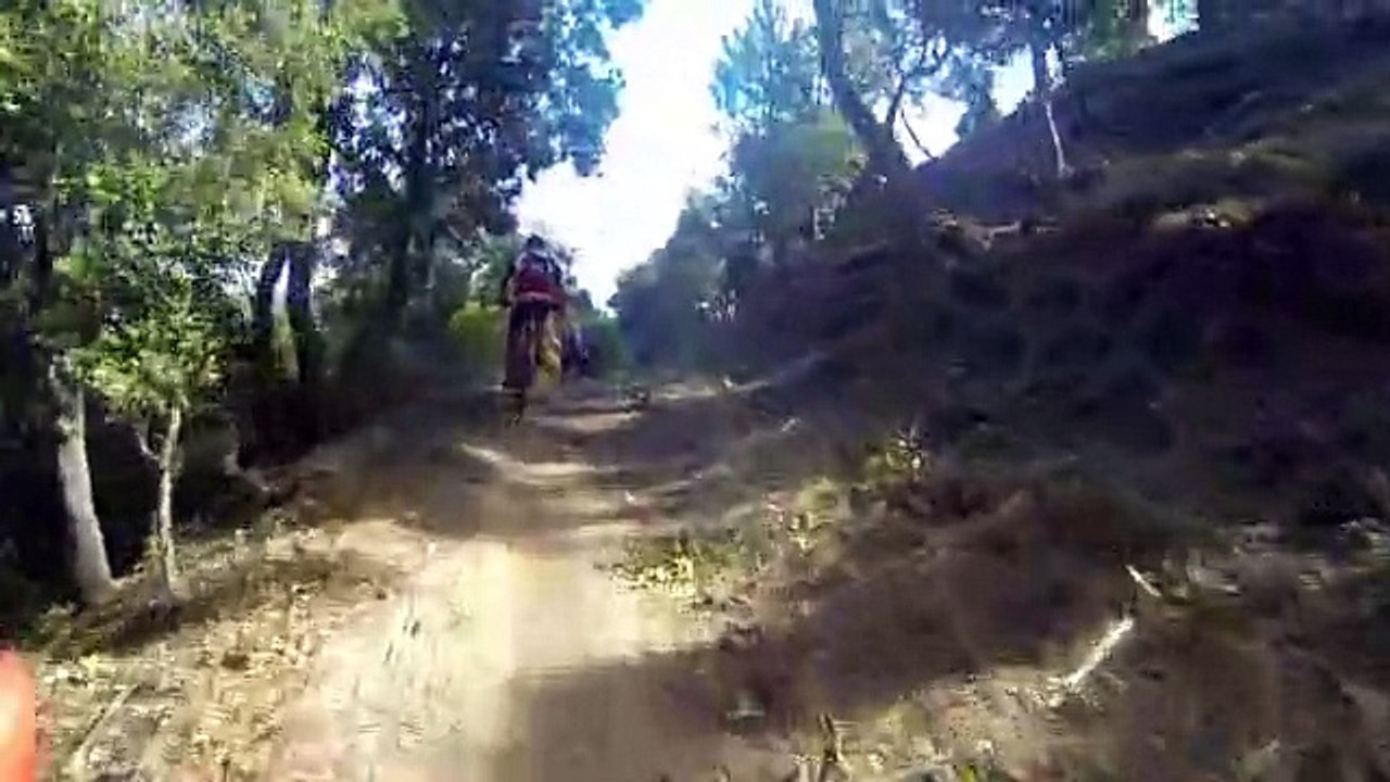 2015 - 10 LCO Gopro Roc Azur Samedi (8) - grosse descente du ravito du car brulé avec jm devant au début