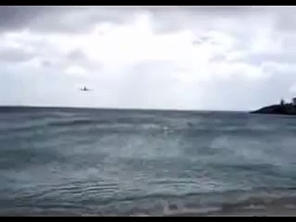 747 klm almost accident plane-DqkMLjDVlsA