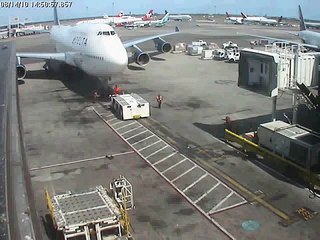 Delta 747 collision with tug, an expensive accident-cMyR8U7xJO0