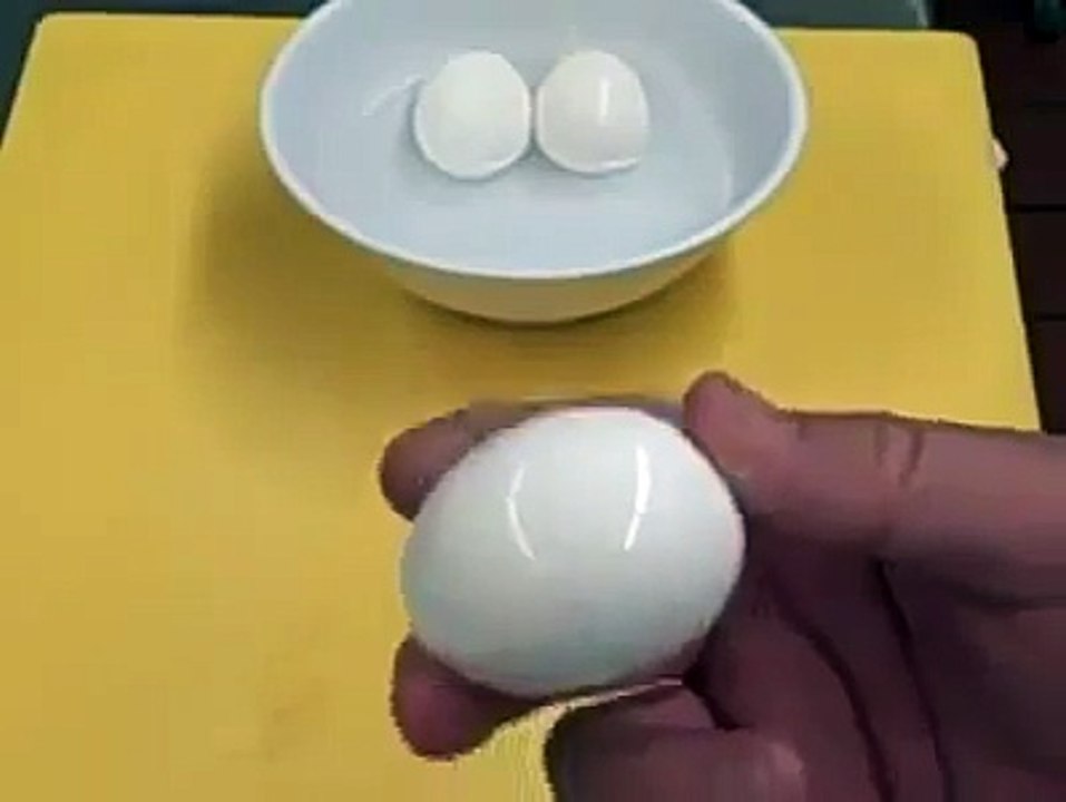 How to break boiled egg - Fun 4 Everyone