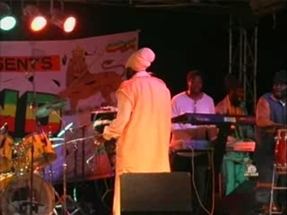 Capleton - In her heart - live in  paris