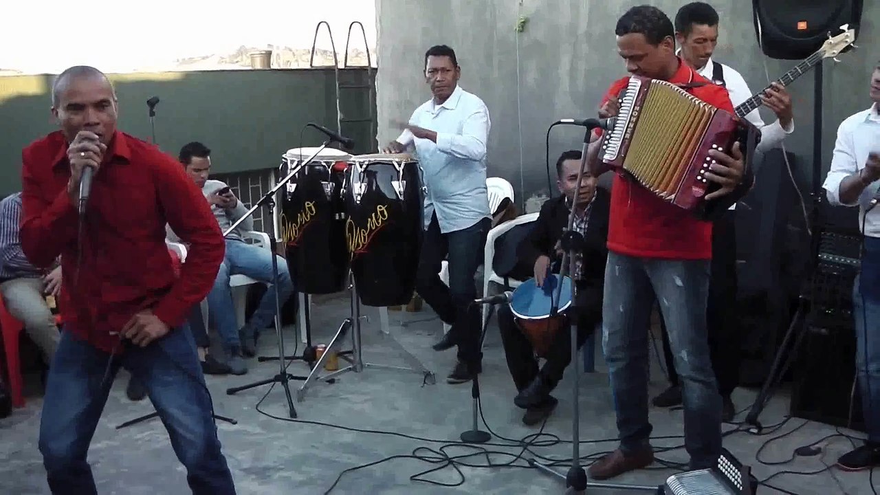 Cantando - Grupo Vallenato Con Mucho Gusto