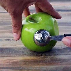 How to Make Mini Caramel Apple Pops. Its simple and too easy.