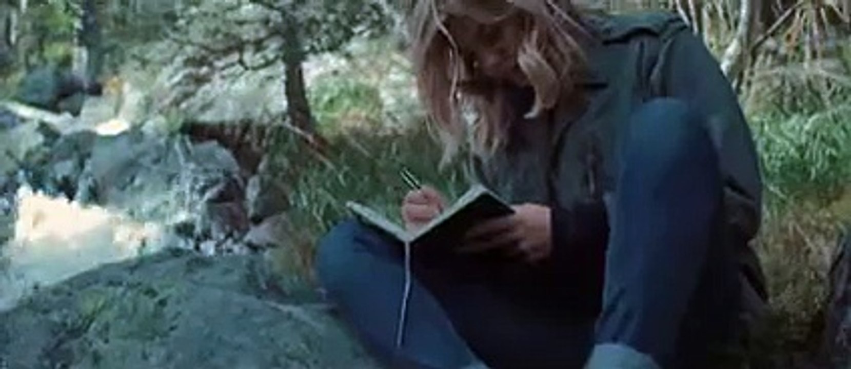 Louane - Nos Secrets (Clip Officiel)