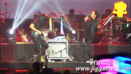 เรือเล็กควรออกจากฝั่ง แสงสุดท้าย Sticker (นั่งเล่น Version) Bodyslam -  In the Name of The Rose