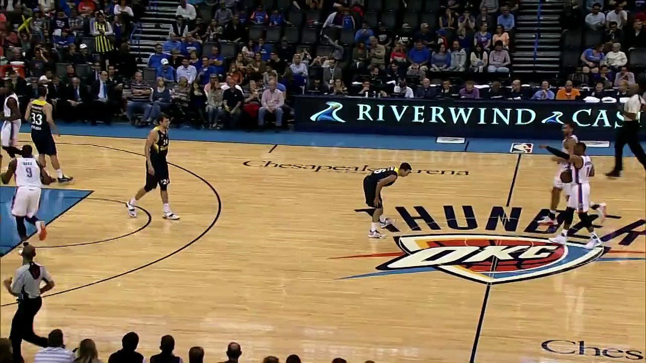 Russell Westbrook Throws Down the Tomahawk