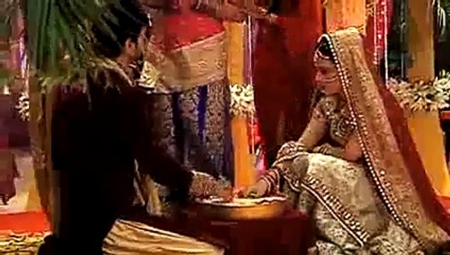 Suhagraat mein Khud Ranveer ne Bheja Millan ko Apne Room mein jis se Ishani hai