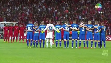 Katliamda ölenler ıslıklandı, statta tekbir getirildi