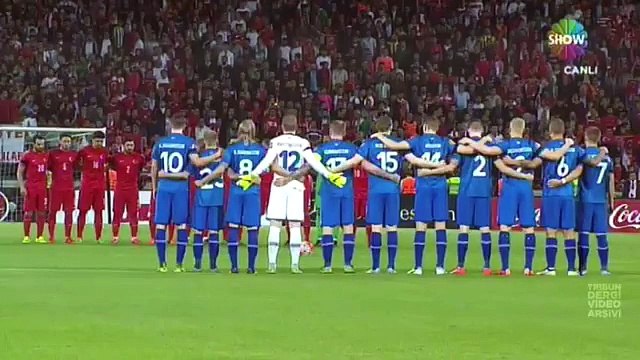 Katliamda ölenler ıslıklandı, statta tekbir getirildi