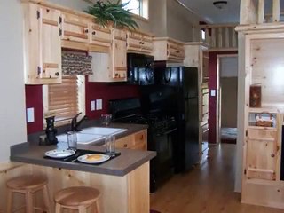 Ce petit chalet peut confortablement héberger 6 personnes.