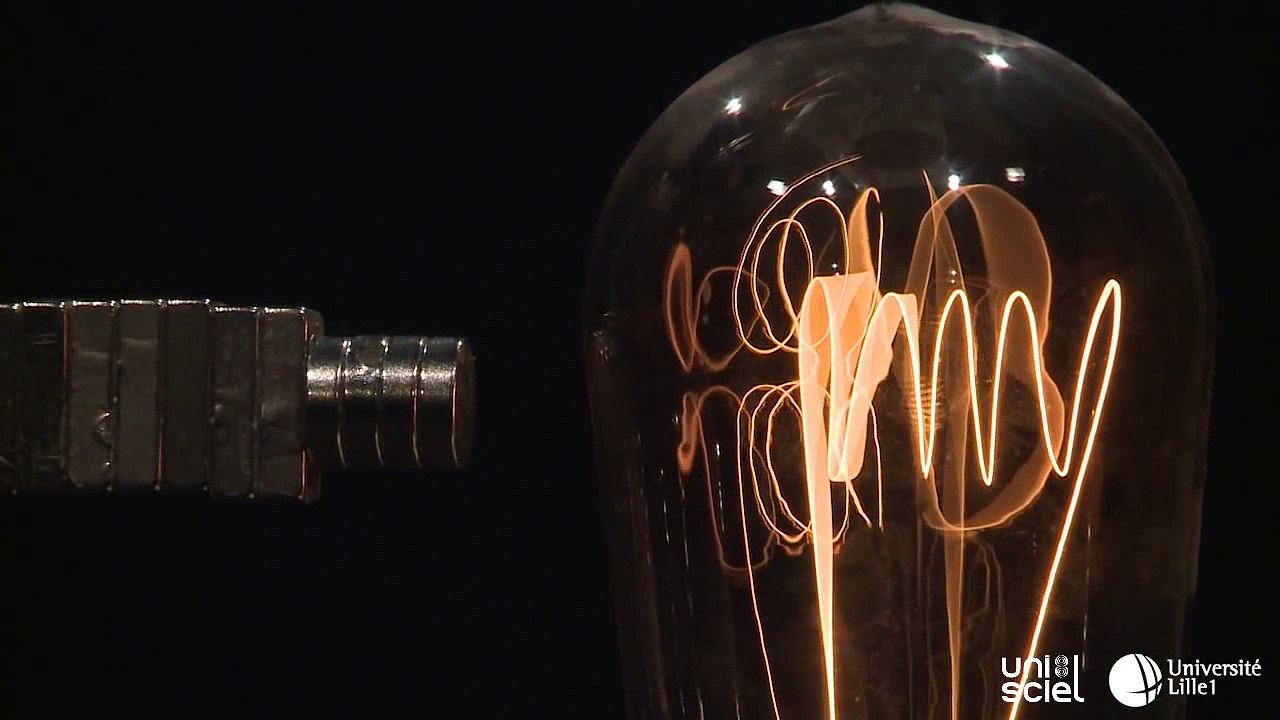 Faire osciller le filament d'une lampe