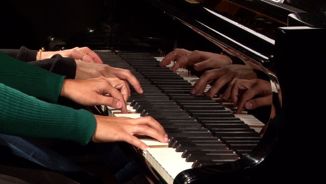 Claude Debussy : extraits de la Petite Suite par le Duo Jatekok (4 mains) I Le live de la matinale