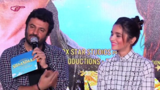 SHAANDAAR Director Vikas Bahl On Pankaj Kapoor's CRAZY Dance Moves In New Song RAITAA PHAIL GAYA